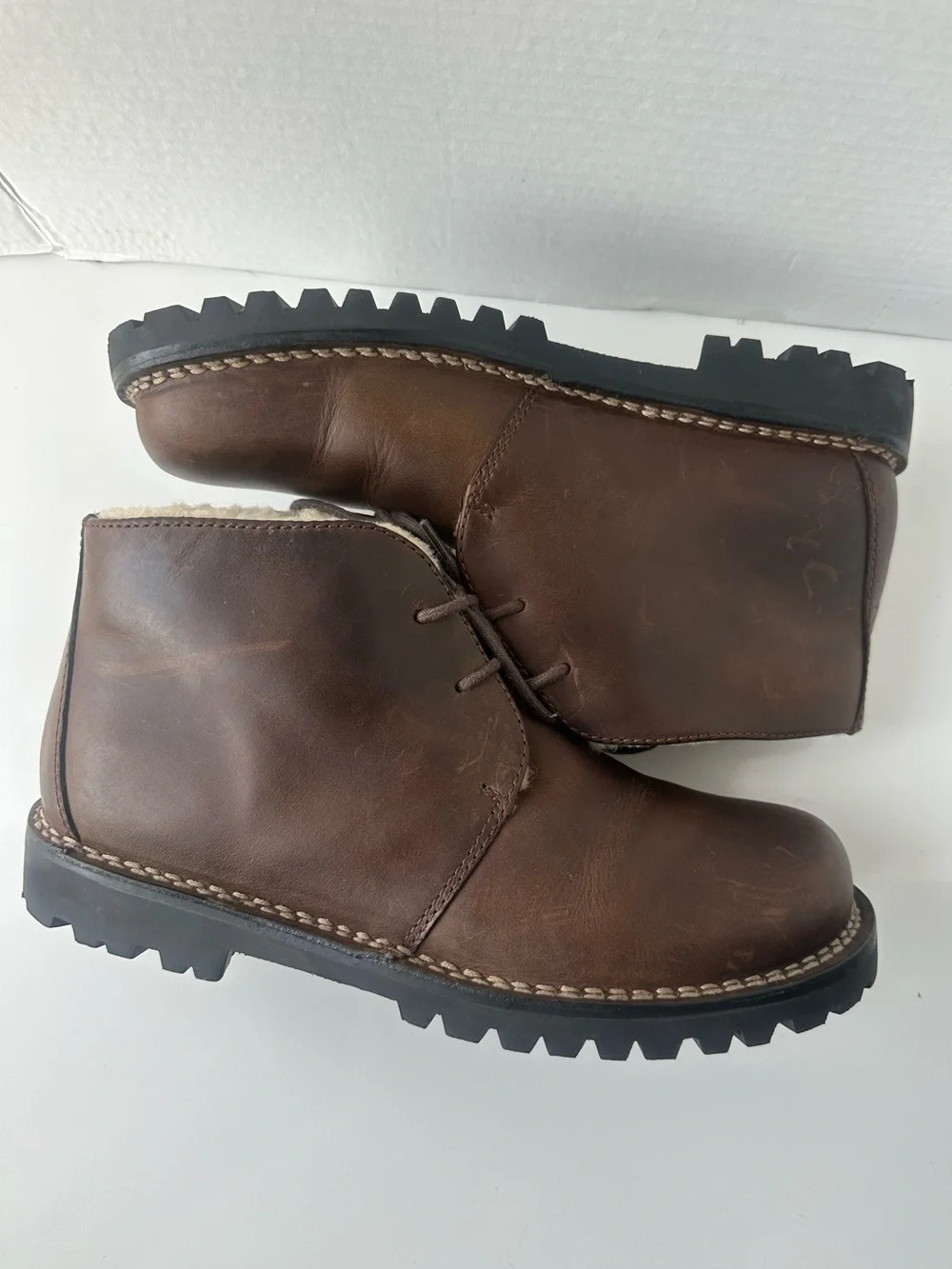 UGG Men's Brown Leather Chukka Boots with Lug Sole Size‎ 9